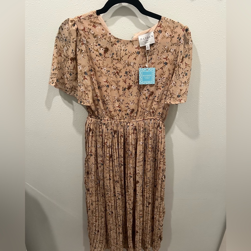 Women’s brand new Hayden floral midi dress, size small, new with tags